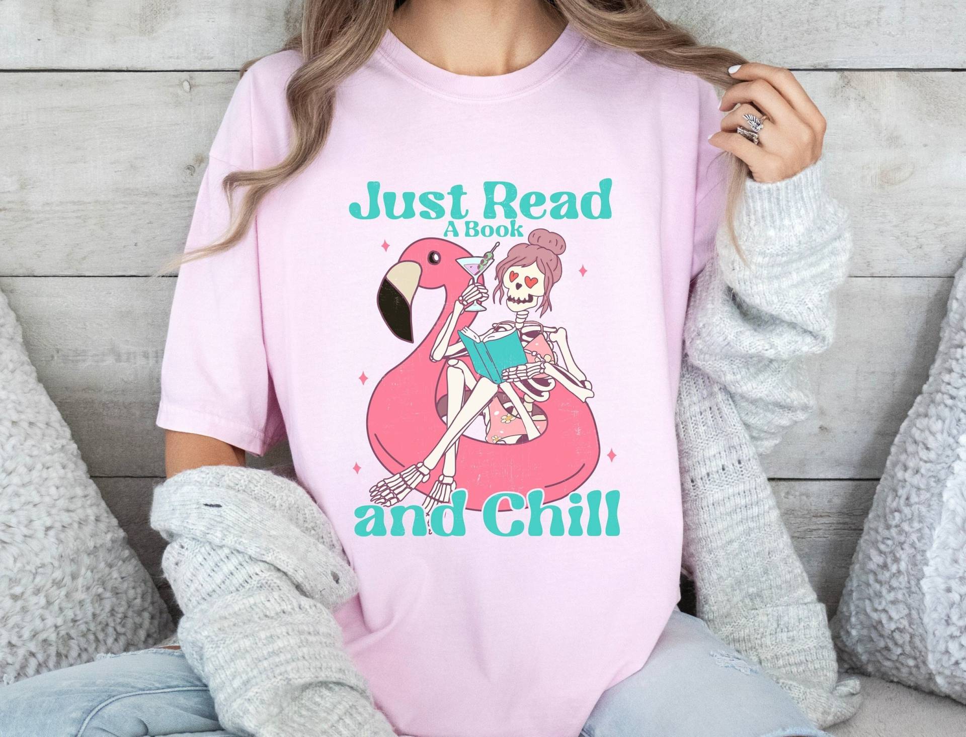 Just Read A Book & Chill Skeleton Shirt | Cute Gift For Booklover Bookworm Funny Reading Quote Summer Holiday von ColourfulAnni
