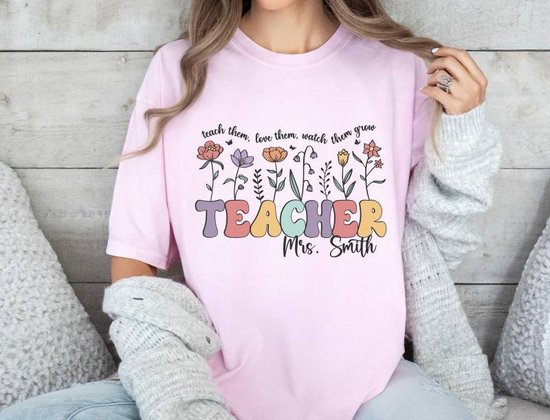 Teacher Shirt With Name | Personalized Floral T-Shirt Gift For Appreciation Teach Them Love Them Tiny Humans von ColourfulAnni