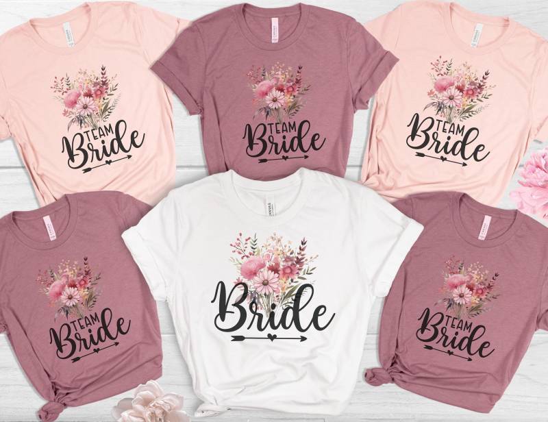 Team Bride Bachelorette Party T-Shirt | Gift For Wedding Shirt Squad Floral Team Bride Bachelorette Party T-Shirt | Gift For Wedding Shirt Squad Floral von ColourfulAnni