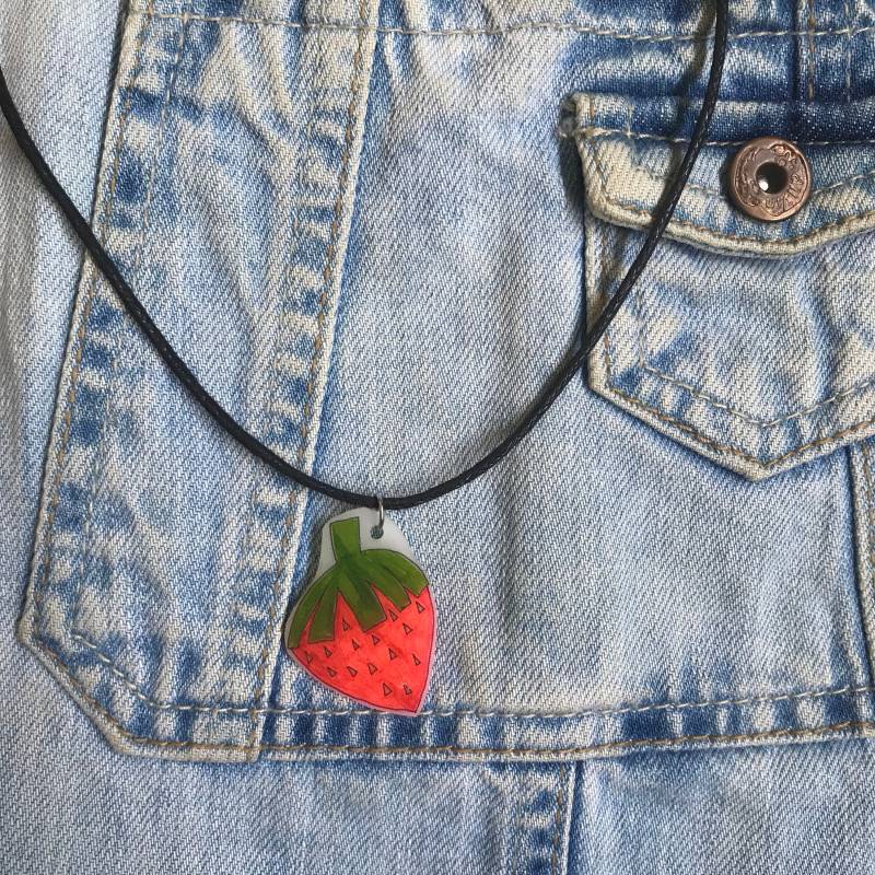 Erdbeere Auf Dink Charm Anhänger, Halskette, Obst von ColourfulMagicShop