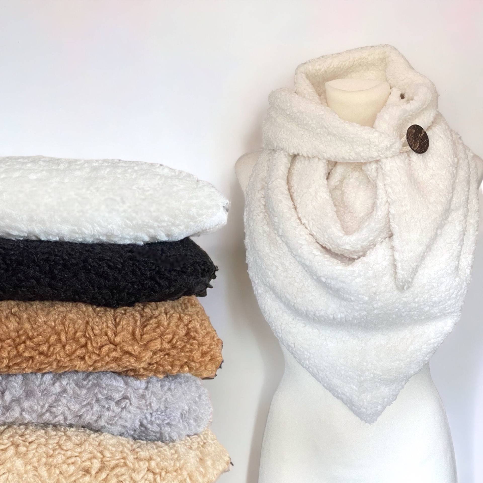 Teddy Schal, Damen Dreieckstuch, Wickelschal, Schal Für Frauen, Plüsch Teddyfell Winterschal, Poncho|Farbauswahl Teddy Schal, Damen Dreieckstuch, Wickelschal, Schal Für Frauen, Plüsch Teddyfell Winterschal, Poncho|Farbauswahl von ColourfulStyle