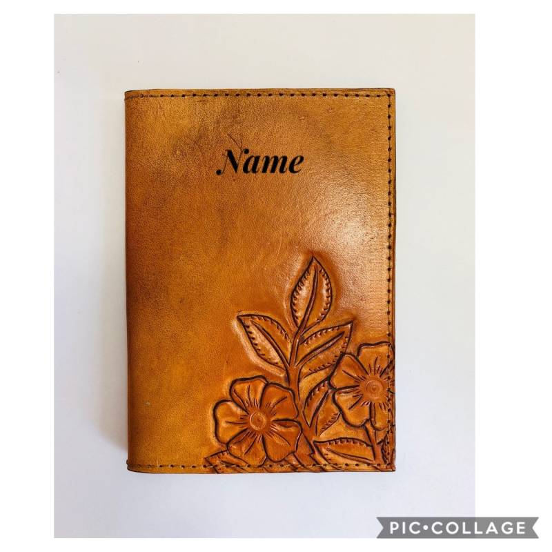 Leder Pass-Hülle/Reisepasshülle/Blume/Blumen/Geschnitzt/Geprägt/Personalisiert/Personalisierung von ColtonScottCreations