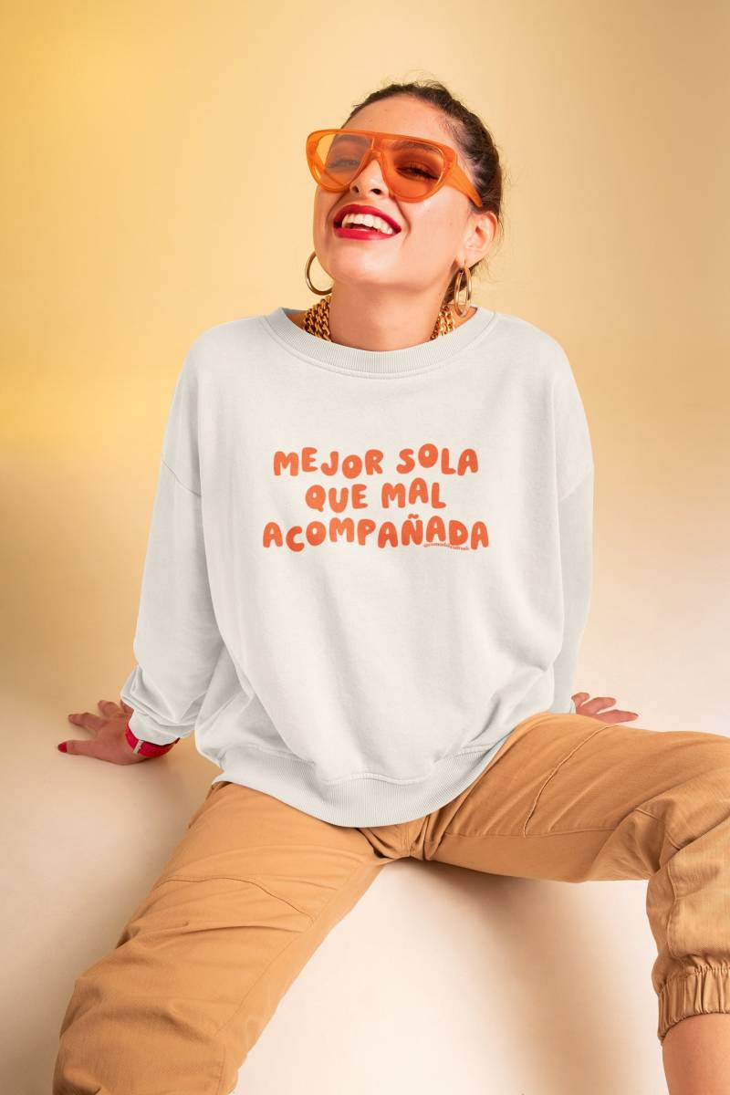 Mejor Sola Que Mal Acompañada Unisex Heavy Blend Crewneck Sweatshirt Mejor Sola Que Mal Acompañada Unisex Heavy Blend Crewneck Sweatshirt von ComadreCulture