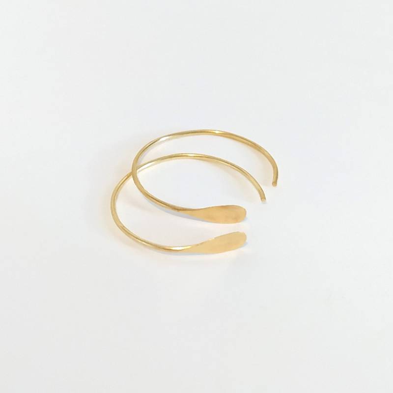 Elli - Offene Kreolen Ohrringe Gold | Huggie Creole Kreis Mit Tropfen Zierliche Feine Vergoldet von CombinedColours