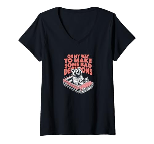 Damen Lustiges Road Trip Chaos, fragwürdiger Entscheidungsfindung Waschbär T-Shirt mit V-Ausschnitt Damen Lustiges Road Trip Chaos, fragwürdiger Entscheidungsfindung Waschbär T-Shirt mit V-Ausschnitt von Comedy Humor Drama Laugh