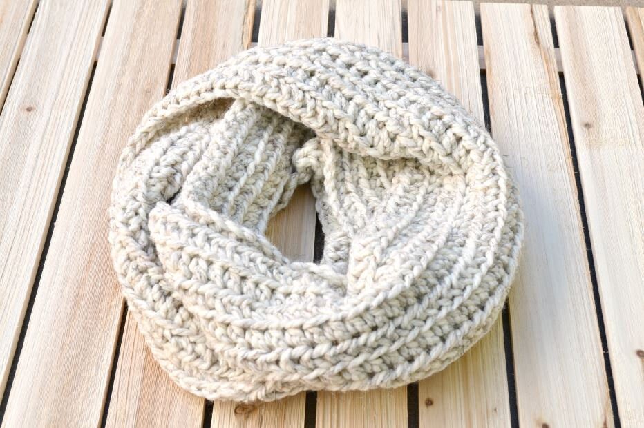 Weißen Schal, Weißer Kreis Weißen Grobstrick Weiße Kutte, Dicker Klobigen Haube Weißen Schal, Weißer Kreis Weißen Grobstrick Weiße Kutte, Dicker Klobigen Haube von ComfyCrochetDesign