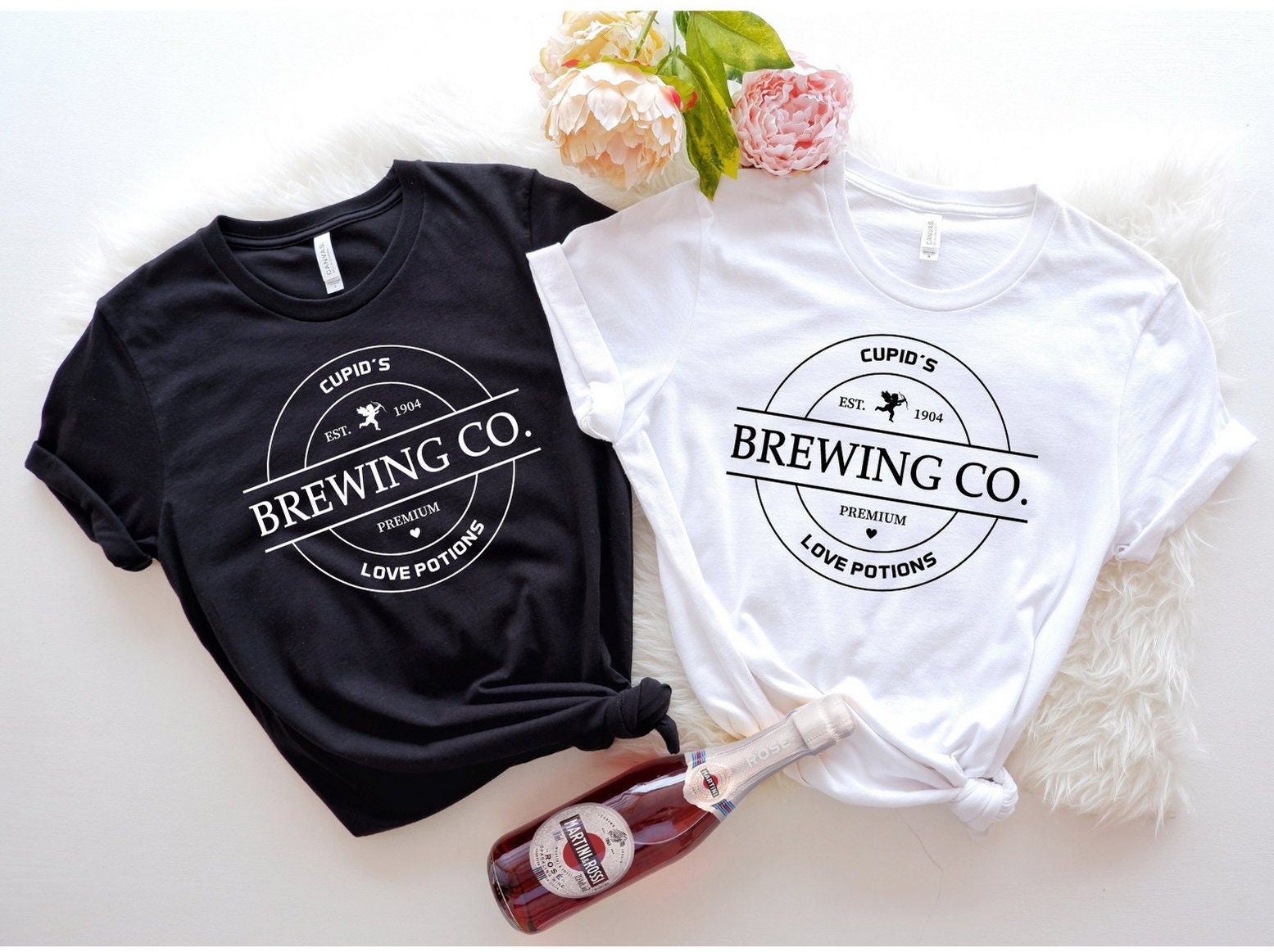 Cupid Es Brewing Co Shirt, Premium Love T-Shirt, Valentinstag Passendes Valentine Paar T-Shirt Cupid Es Brewing Co Shirt, Premium Love T-Shirt, Valentinstag Passendes Valentine Paar T-Shirt von ComfyShirtsUS