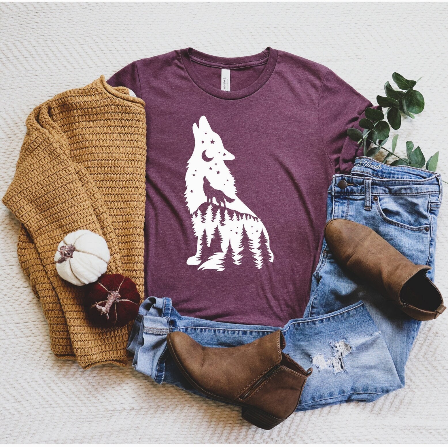 Heult Wolf Shirt, Wolf T-Shirt, Lone Spirit Tier Berg Liebhaber Mädchen Geschenk, Hund Shirt von ComfyShirtsUS