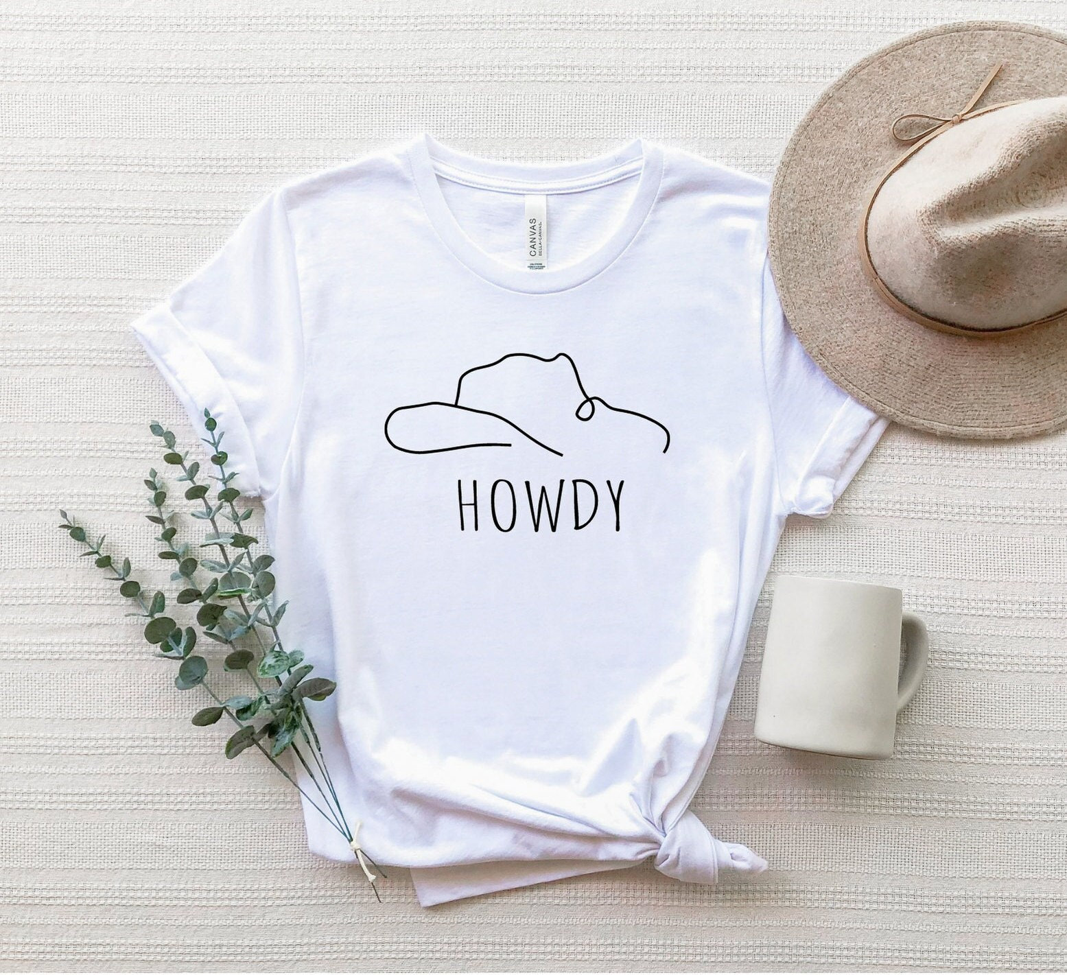 Howdy Hut Shirt, Cowgirl Cowboy Western T-Shirt, Country Girl Texas Southern T-Shirt von ComfyShirtsUS