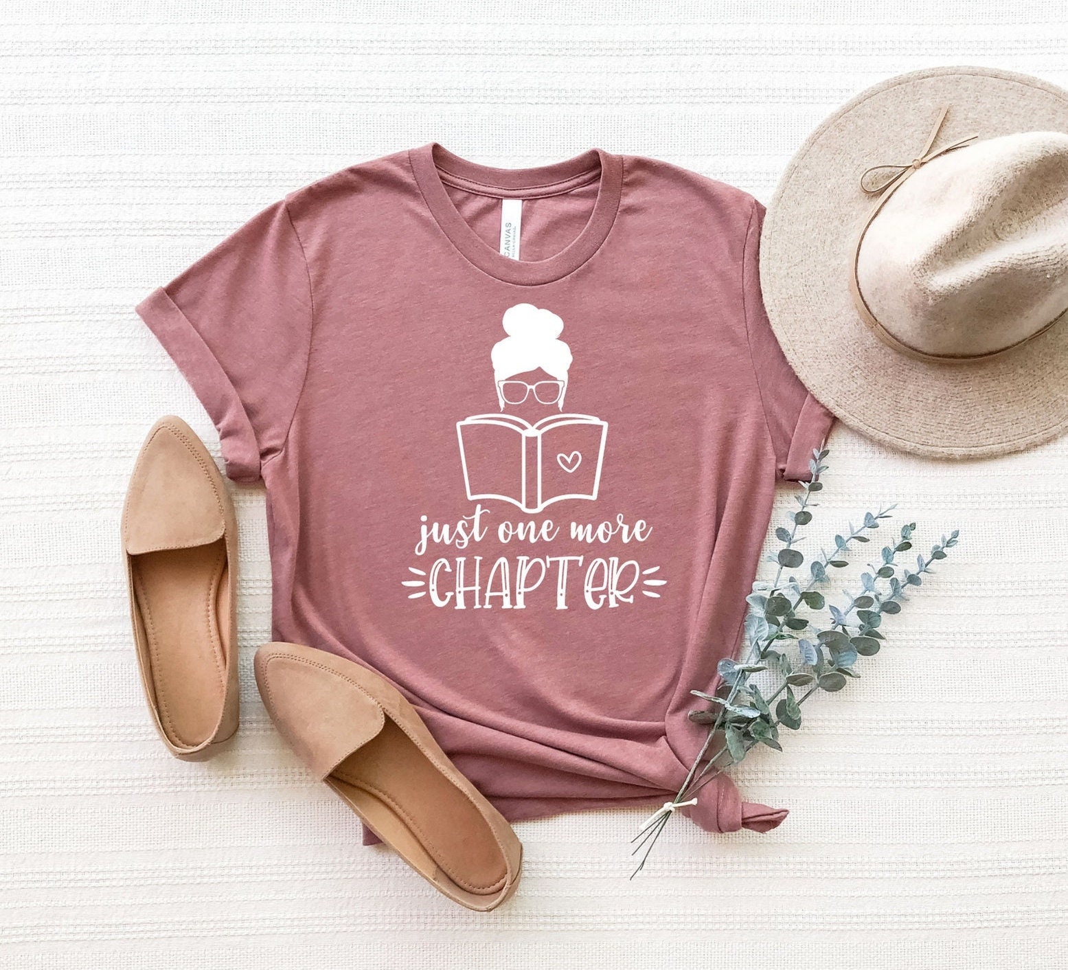 Just One More Kapitel T-Shirt, Buchliebhaber Bookish Buch Shirt Für Frauen, Mädchen Shirt, Bibliothekar Lesebuch von ComfyShirtsUS