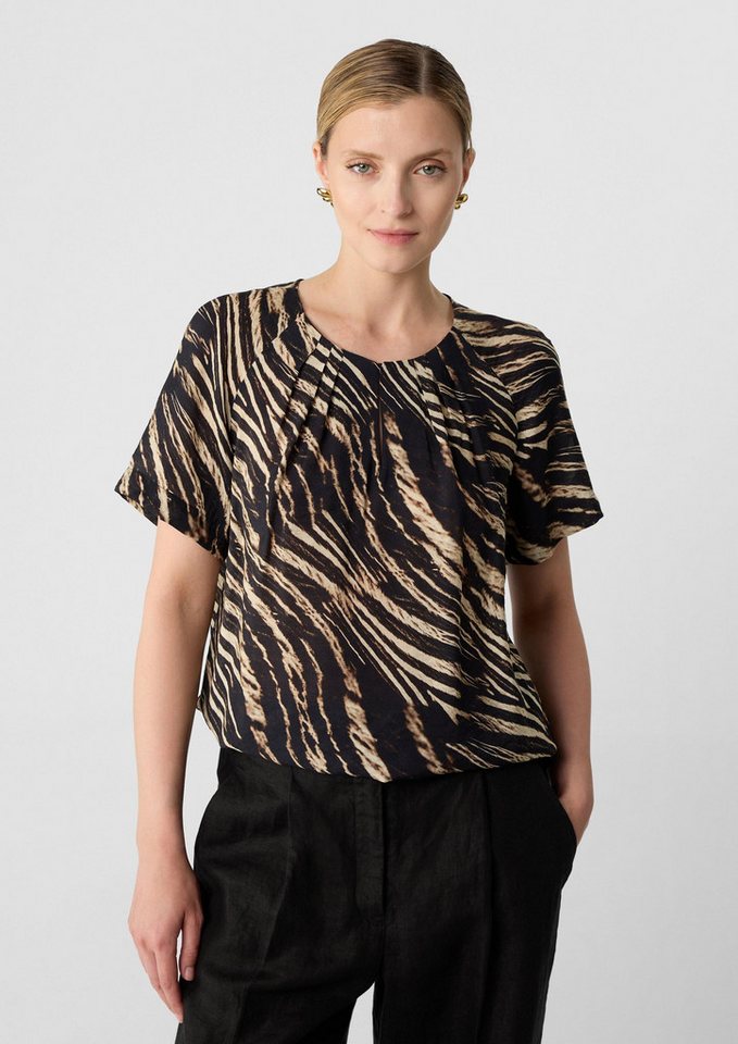 comma Kurzarmbluse Bluse Abstrakt gemusterte Bluse mit Faltendetails (1-tlg) comma Kurzarmbluse Bluse Abstrakt gemusterte Bluse mit Faltendetails (1-tlg) von comma