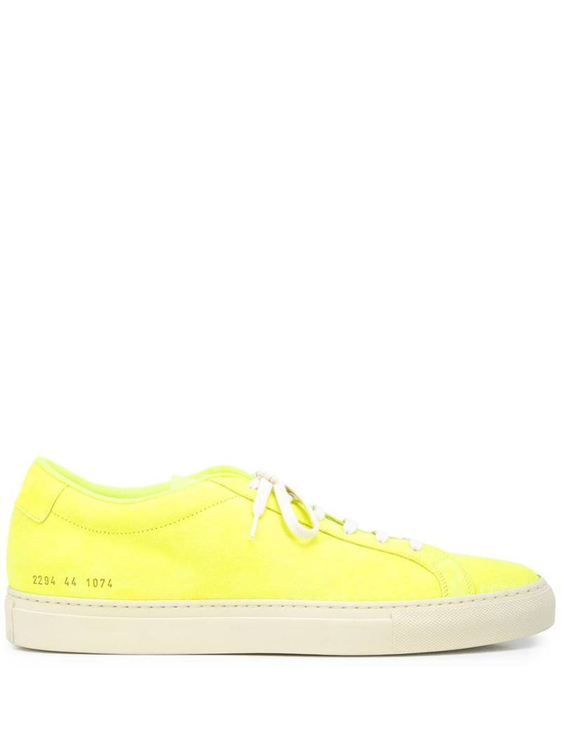 Common Projects Achilles Sneakers aus Wildleder - Gelb von Common Projects