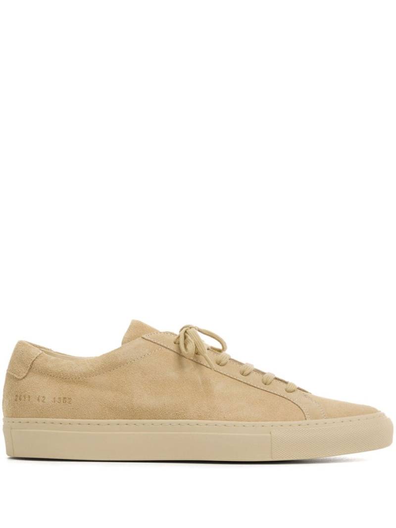 Common Projects Original Achilles Low Wildleder-Sneakers - Nude von Common Projects