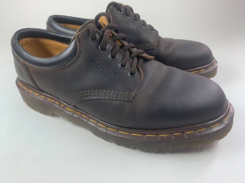 Braune Low Top Dr. Marten Made in England Herren Größe 9 Damen 11 Braune Low Top Dr. Marten Made in England Herren Größe 9 Damen 11 von CommonThreadClothing