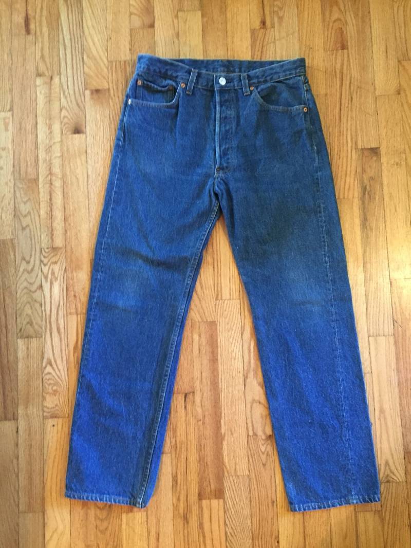 Levi Es Original Vernietete 501 Dunkelblau Jeans Herrengröße 33 X 30 von CommonThreadClothing