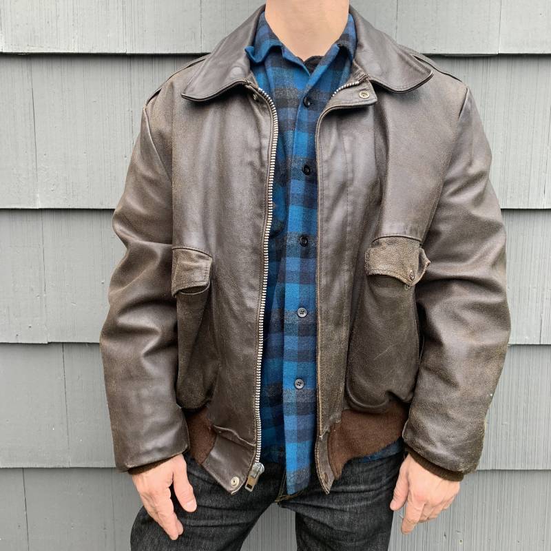 Sears Leder Shop Vintage Braun Pilot Bomber Flug Motorrad Jacke Mantel Herren Größe 50 Zip Up von CommonThreadClothing