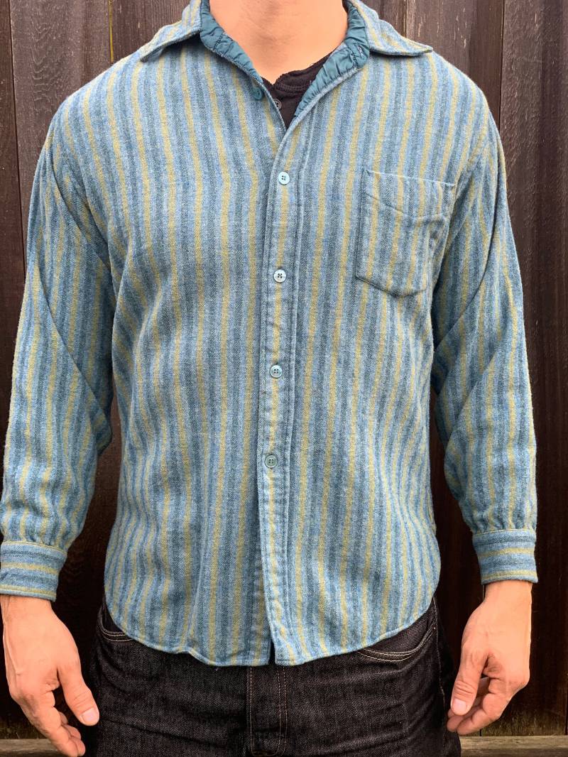 Seltene Pendleton Blau Und Gelb Grün Gestreift Vintage Wolle Button Down Shirt Herren Größe Medium von CommonThreadClothing
