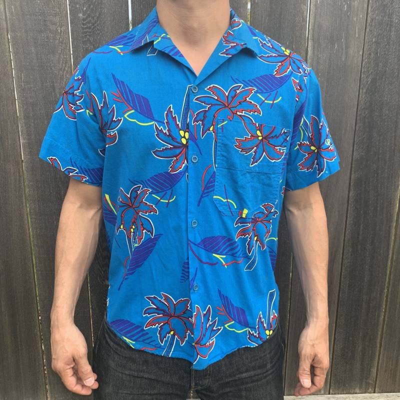 Vintage Ozean Pazifik Hawaiian Shirt Blau Kurzarm Button Up Palm Tree Kleid Herren Medium von CommonThreadClothing