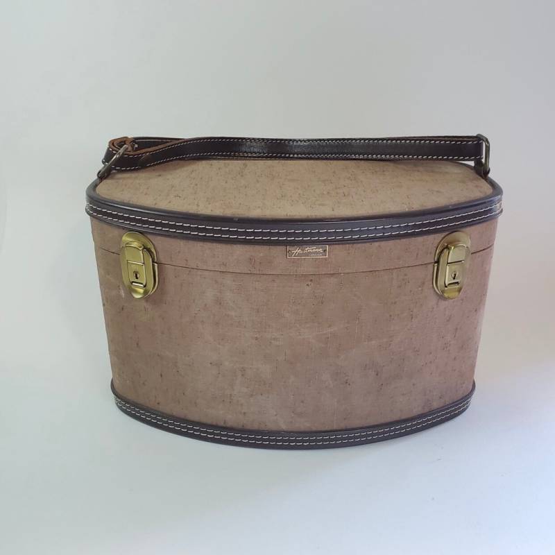 Vintage Reisewagen Burgund Pink Kosmetiktasche Zugtasche Tragegepäck von CommonThreadClothing