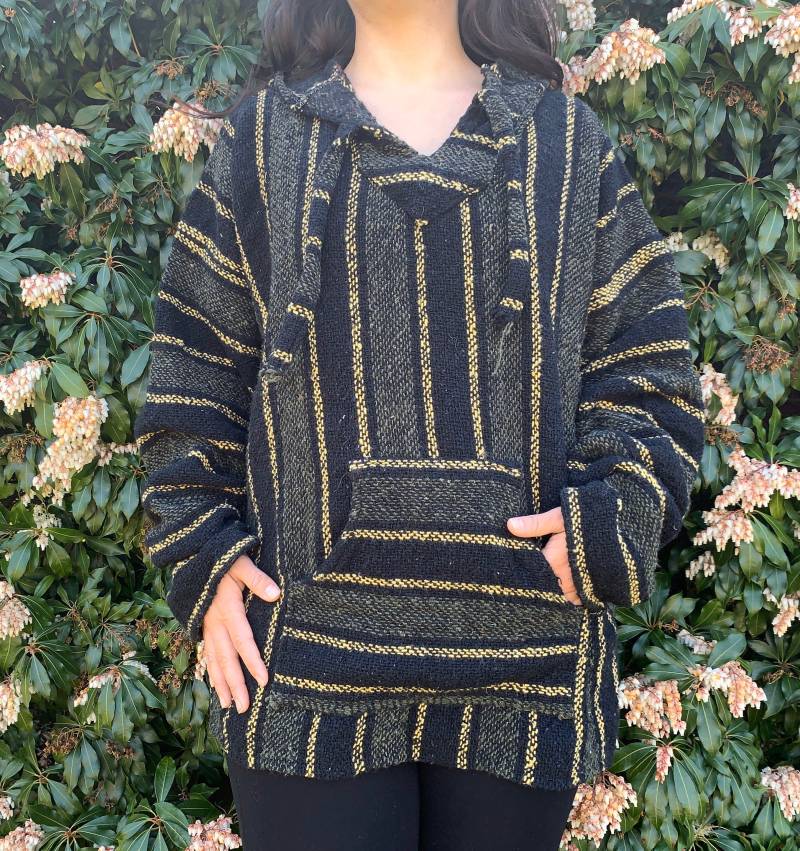 Vintage San Patricio Schwarz Grau Gelb Kapuze Gestreift Karo Poncho Herren Groß von CommonThreadClothing