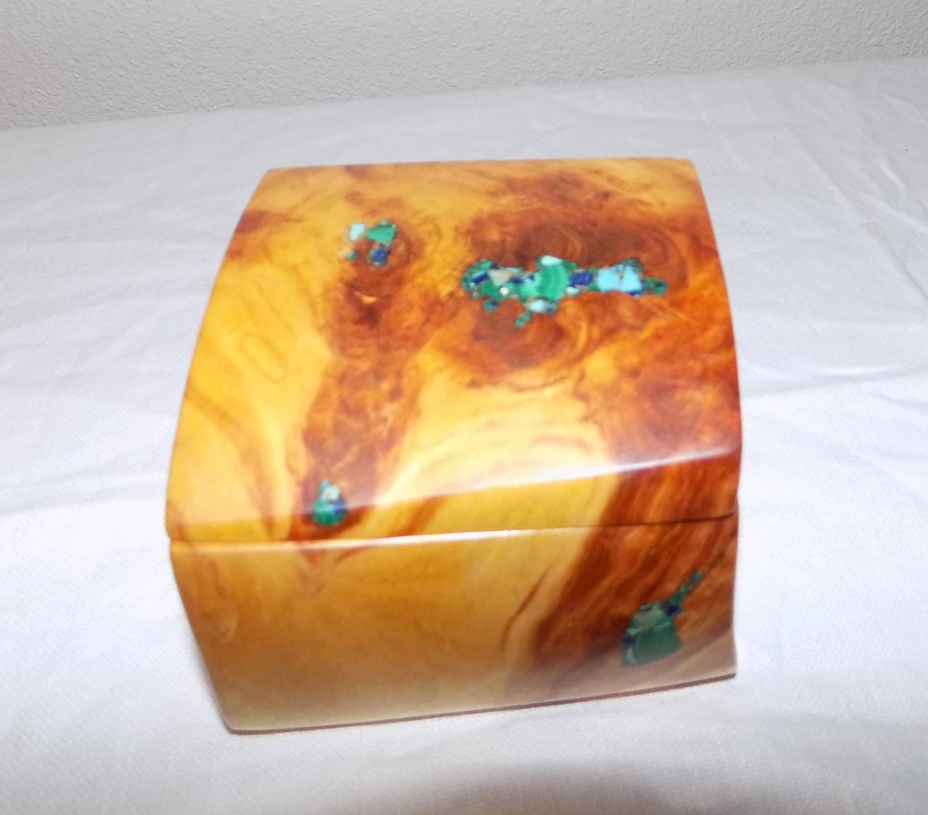 Hand Geschnitzte Pappel Maserholz Trinket Box Malachit, Türkis & Gold Inlay Hand Geschnitzte Pappel Maserholz Trinket Box Malachit, Türkis & Gold Inlay von CompanyOfJacqueline