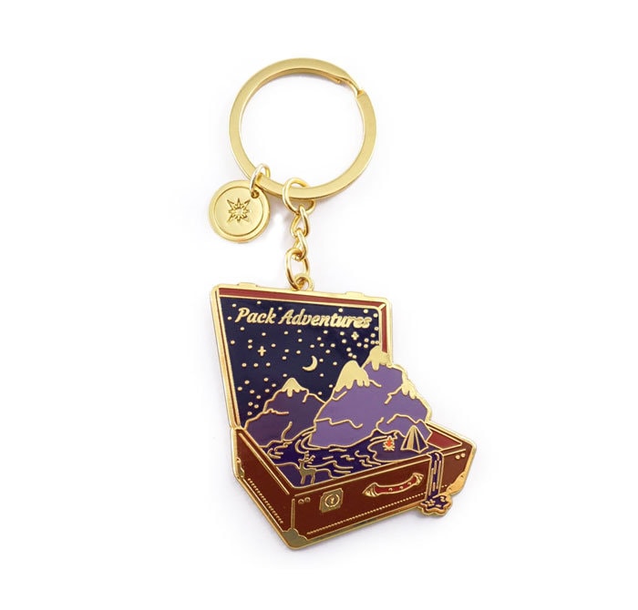 Koffer Adventure Schlüsselanhänger Goldener Reise-Schlüsselanhänger Koffer Adventure Schlüsselanhänger Goldener Reise-Schlüsselanhänger von Compoco