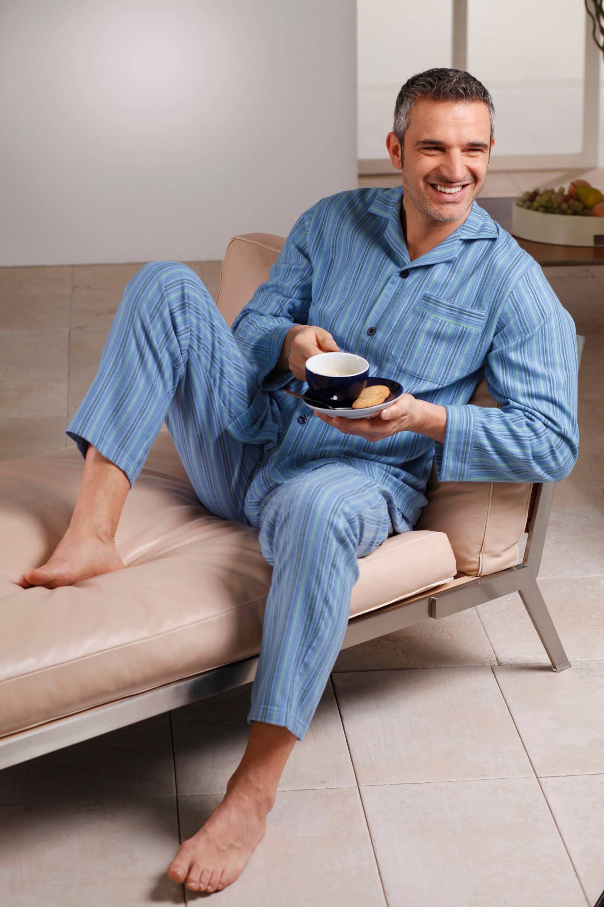 Sieh an! Herren Pyjama blau-gestreift von Comte