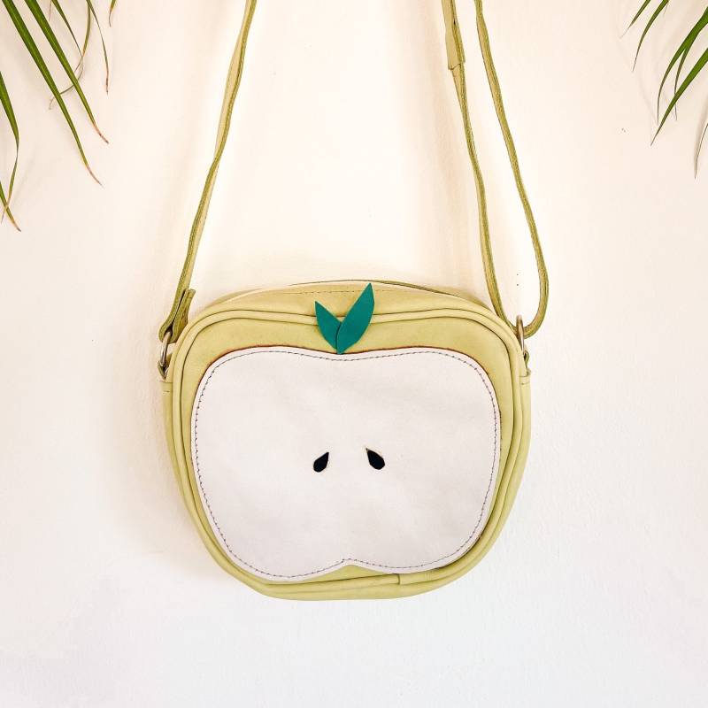 Kinder Umhängetasche in Obstform, Personalisierte Aus Leder Für Kinder, Lustige Apfel-Münztasche Mädchen von ComunySilvestre13