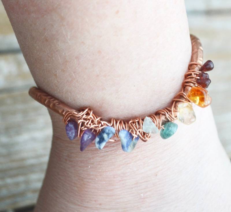 Chakra Kupfer Armband, Echter Granat Citrin Amethyst Sodalith Turmalin Natürliche Edelstein Armreif Manschette, Handgemachtes Geschenk New Age von ConceptualSubculture