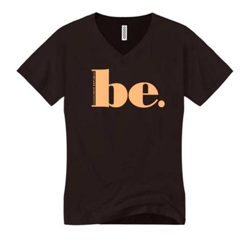Womens "Be" Inspirierende Grafik V-Ausschnitt T-Shirts | Größen Sm-4x von ConcreteRepublicNYC
