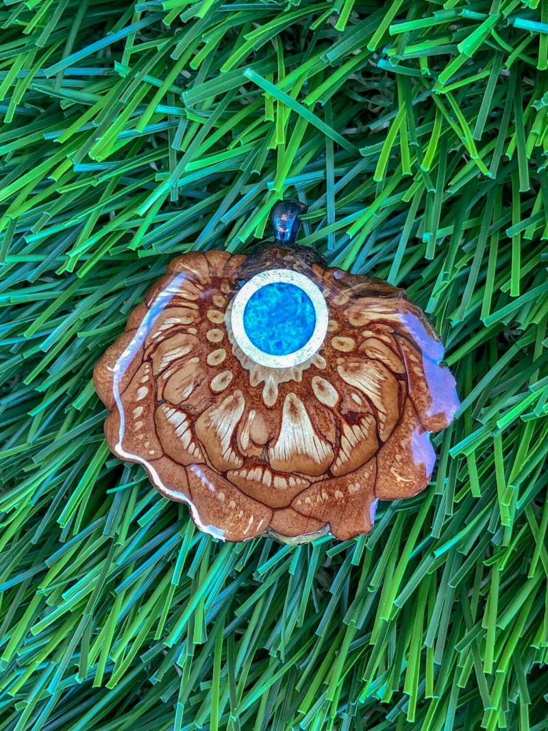 Blau Apatit Silber Inlay Pinecone Anhänger von ConeCentric