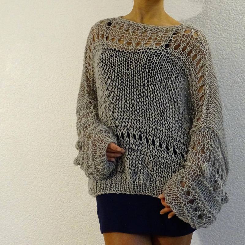 Grauer Schiere Baumwolle Strickpullover Boho Slouchy Pullover von ConekkosStudio
