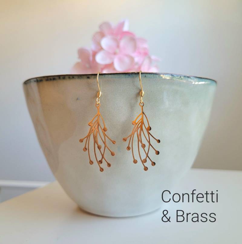 Edelstahl Ohrringe Mit Grasanhänger in Gold Und Silber Edelstahl Ohrringe Mit Grasanhänger in Gold Und Silber von ConfettiAndBrass