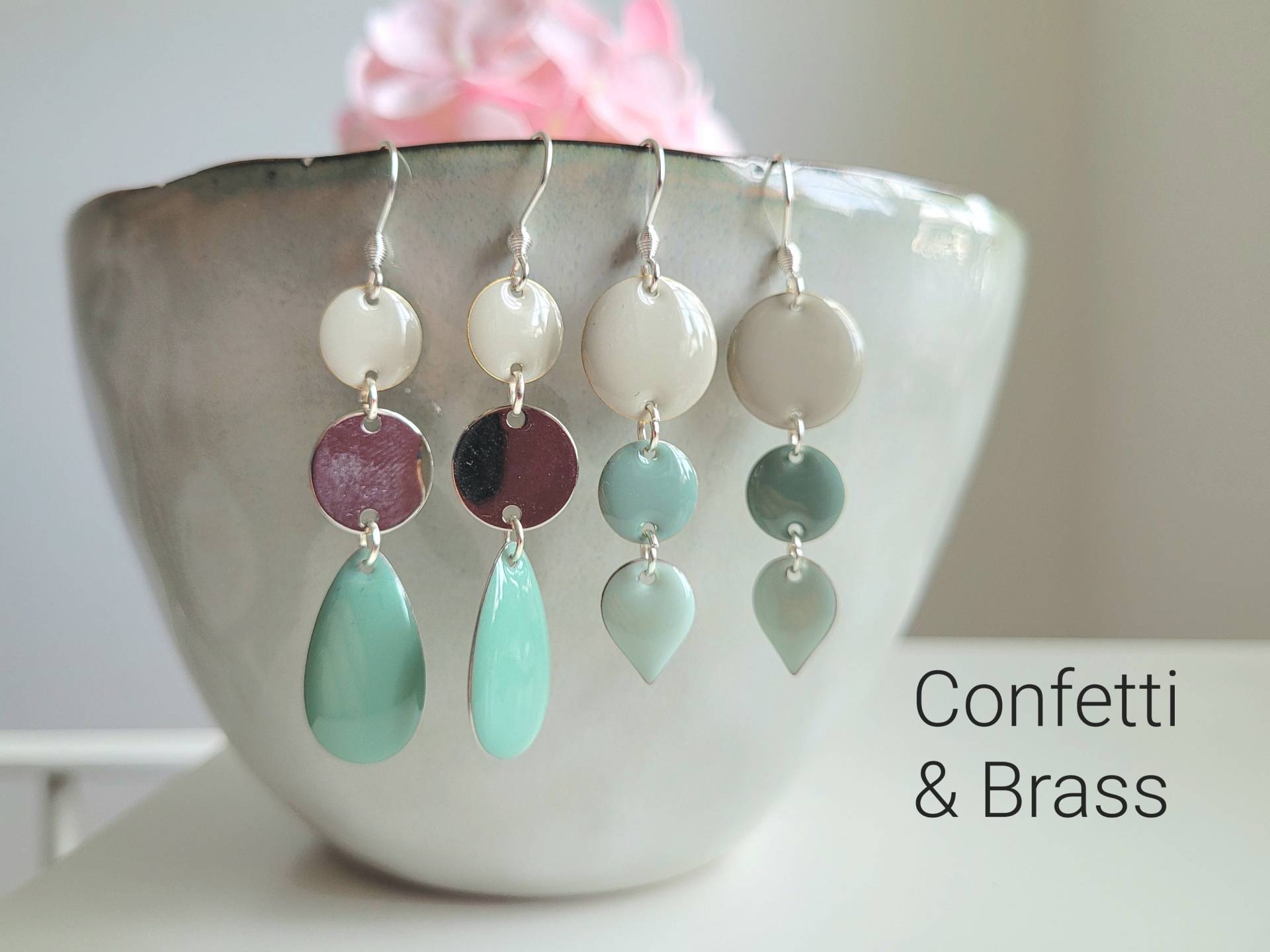 Emaille Ohrringe Mit Silber, Grau Und Mint Pastellfarben Edelstahl Ohrhaken Emaille Ohrringe Mit Silber, Grau Und Mint Pastellfarben Edelstahl Ohrhaken von ConfettiAndBrass