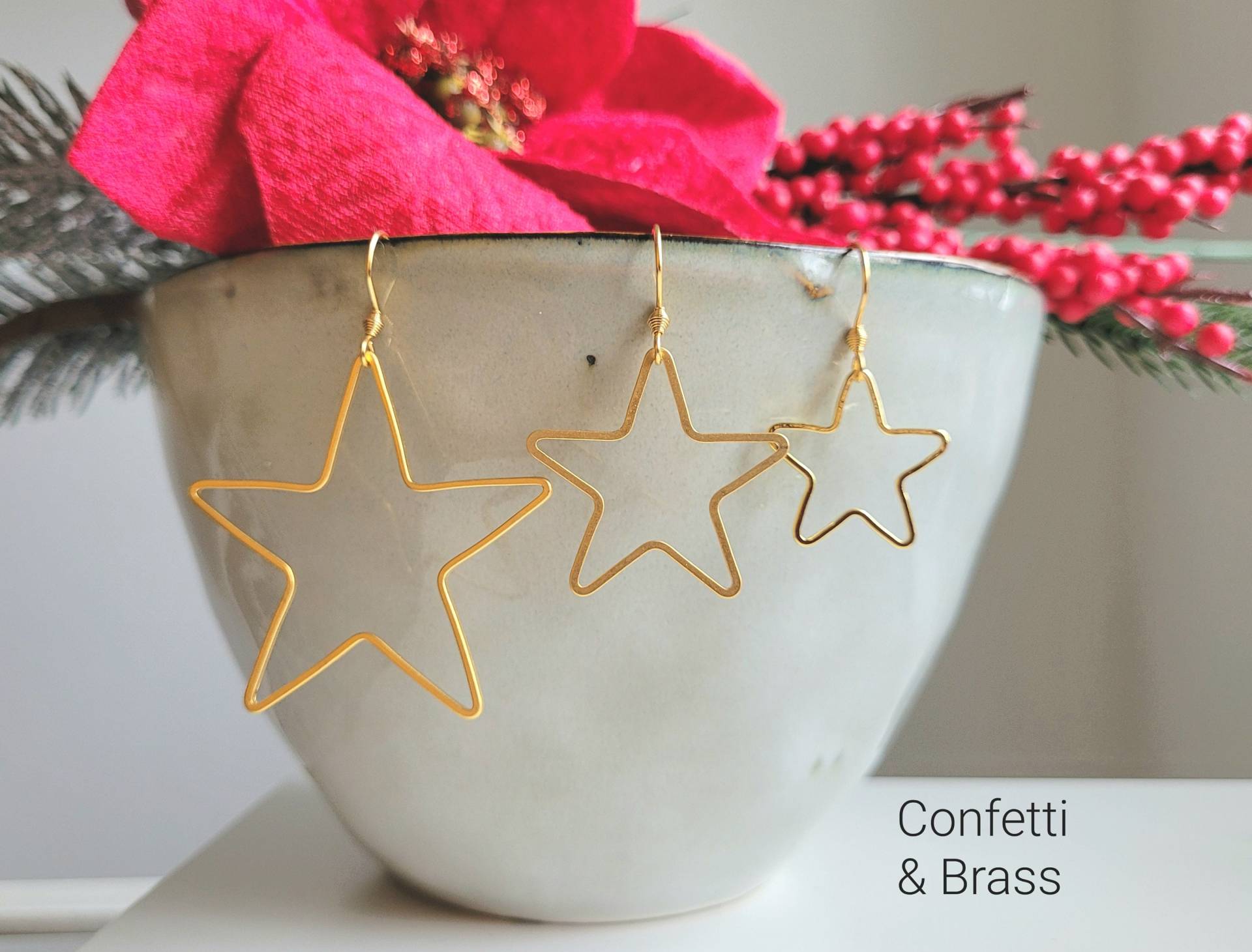 Goldene Stern Ohrringe, Weihnachtsohrringe Mit Edelstahl Ohrhaken Goldene Stern Ohrringe, Weihnachtsohrringe Mit Edelstahl Ohrhaken von ConfettiAndBrass