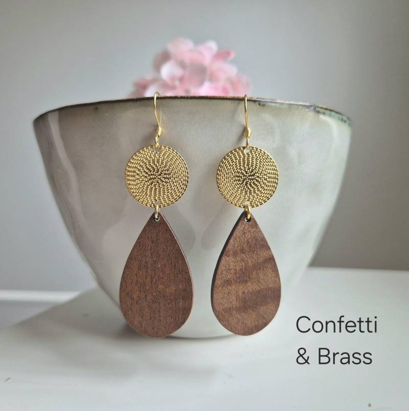 Grosse Ethno Ohrringe Mit Goldenem Kreis Und Tropfen Aus Holz Edelstahl Ohrhaken von ConfettiAndBrass