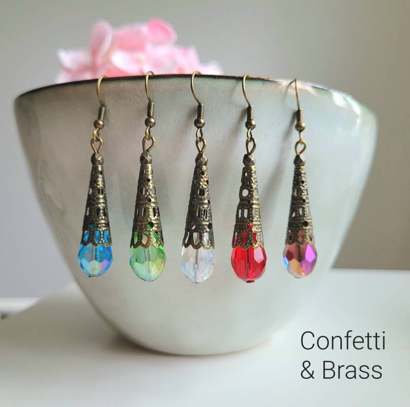 Lange Ohrringe in Bronze Antik Mit Galvanisierter Glasperle von ConfettiAndBrass