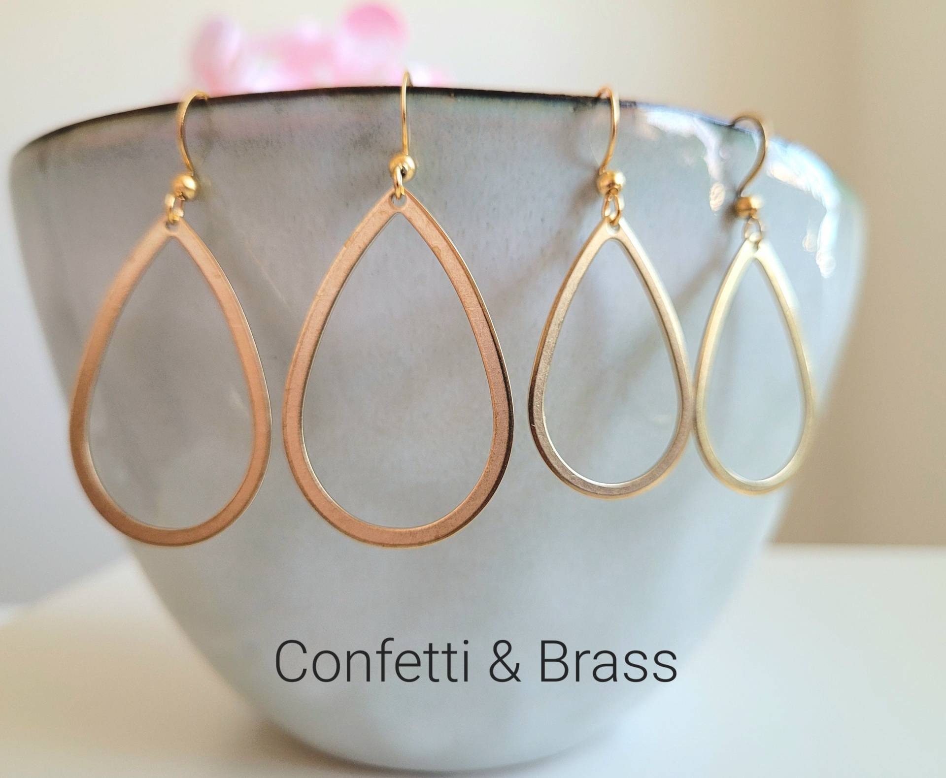 Ohrringe Mit Tropfenform Anhänger Und Edelstahl Ohrhaken Ohrringe Mit Tropfenform Anhänger Und Edelstahl Ohrhaken von ConfettiAndBrass