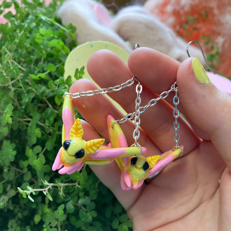 Gelb Rosy Ahorn Motte Ohrhänger, Süßer Handgemachter Insekt Schmuck, Feenkern, Schmetterlingsflügel, Insekt, Gartenkern von ConfettiCoyote