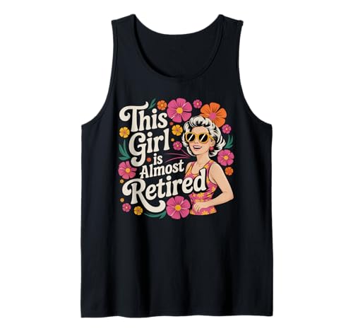 Dieses Mädchen ist eine fast pensionierte Frau mit Hut Retro Tank Top von Confident Countdown to Retirement Graphic Tees