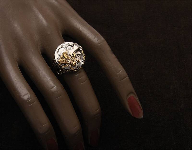Bronze-Ring Uhr Rädchen, Getriebe Stahl Und Fliege Bronze-Ring Uhr Rädchen, Getriebe Stahl Und Fliege von Confidentiel