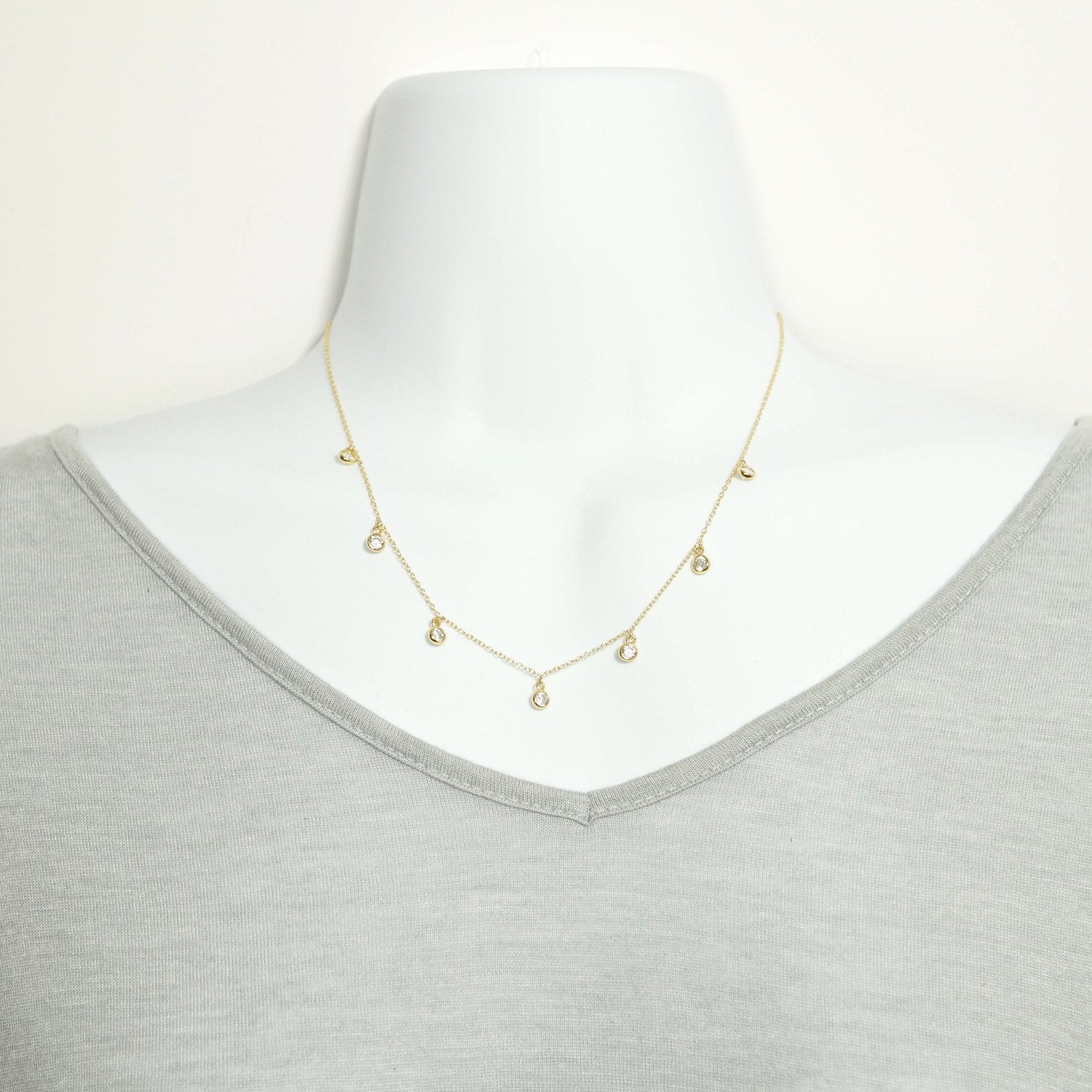 7 Cz Zierliche Gold Über Sterling Silber Halskette 7 Cz Zierliche Gold Über Sterling Silber Halskette von ConnieMoonJewelry