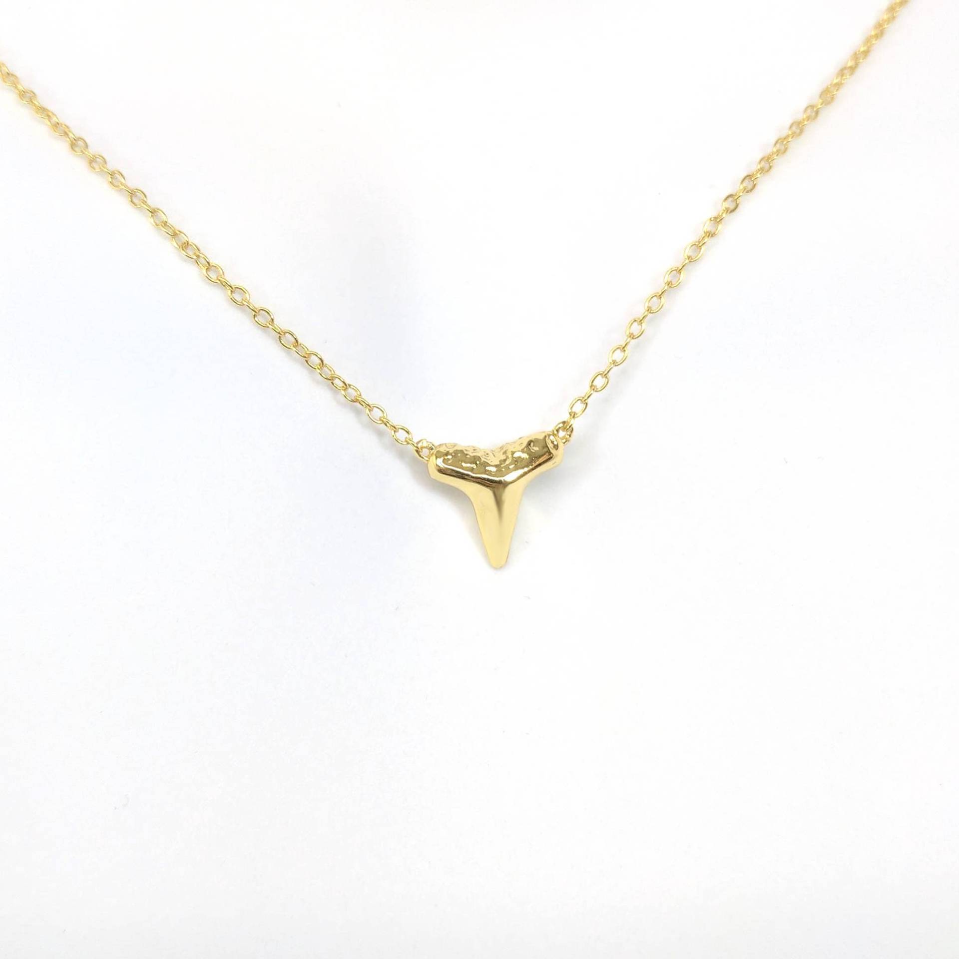 Gold Über Sterling Silber Haifischzahn Halskette Gold Über Sterling Silber Haifischzahn Halskette von ConnieMoonJewelry