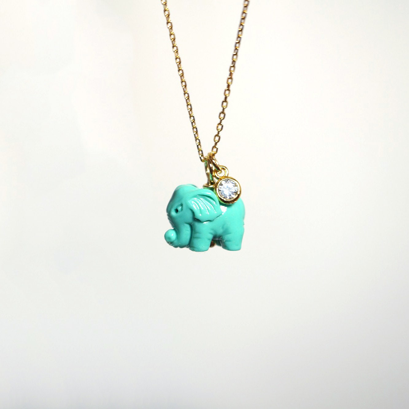 Mini Emaille Elefant Mit Solitaire Cz Halskette Mini Emaille Elefant Mit Solitaire Cz Halskette von ConnieMoonJewelry