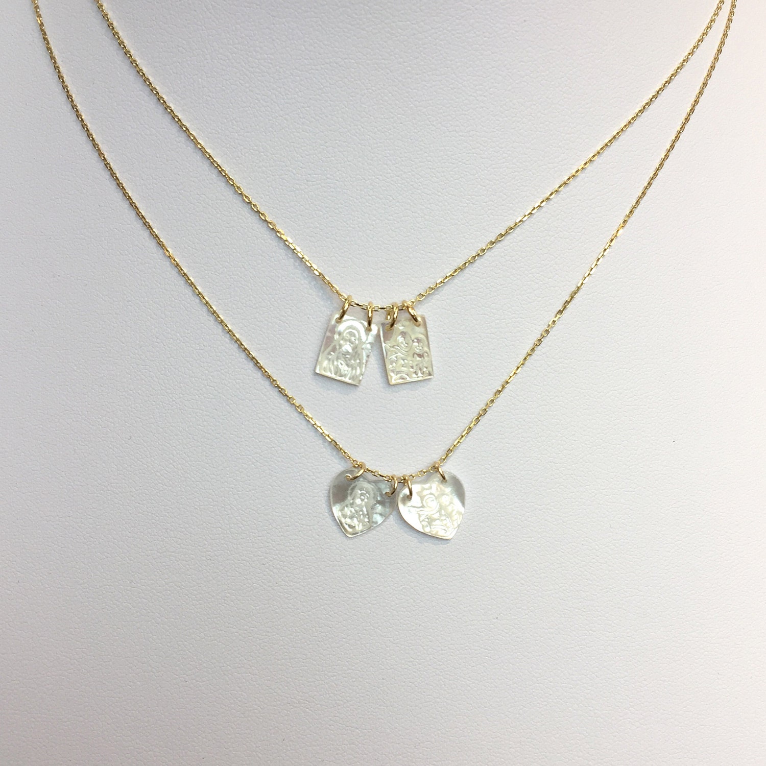 Mini Perlmutt Skapulier Anhänger Nur Zweier Set Mini Perlmutt Skapulier Anhänger Nur Zweier Set von ConnieMoonJewelry