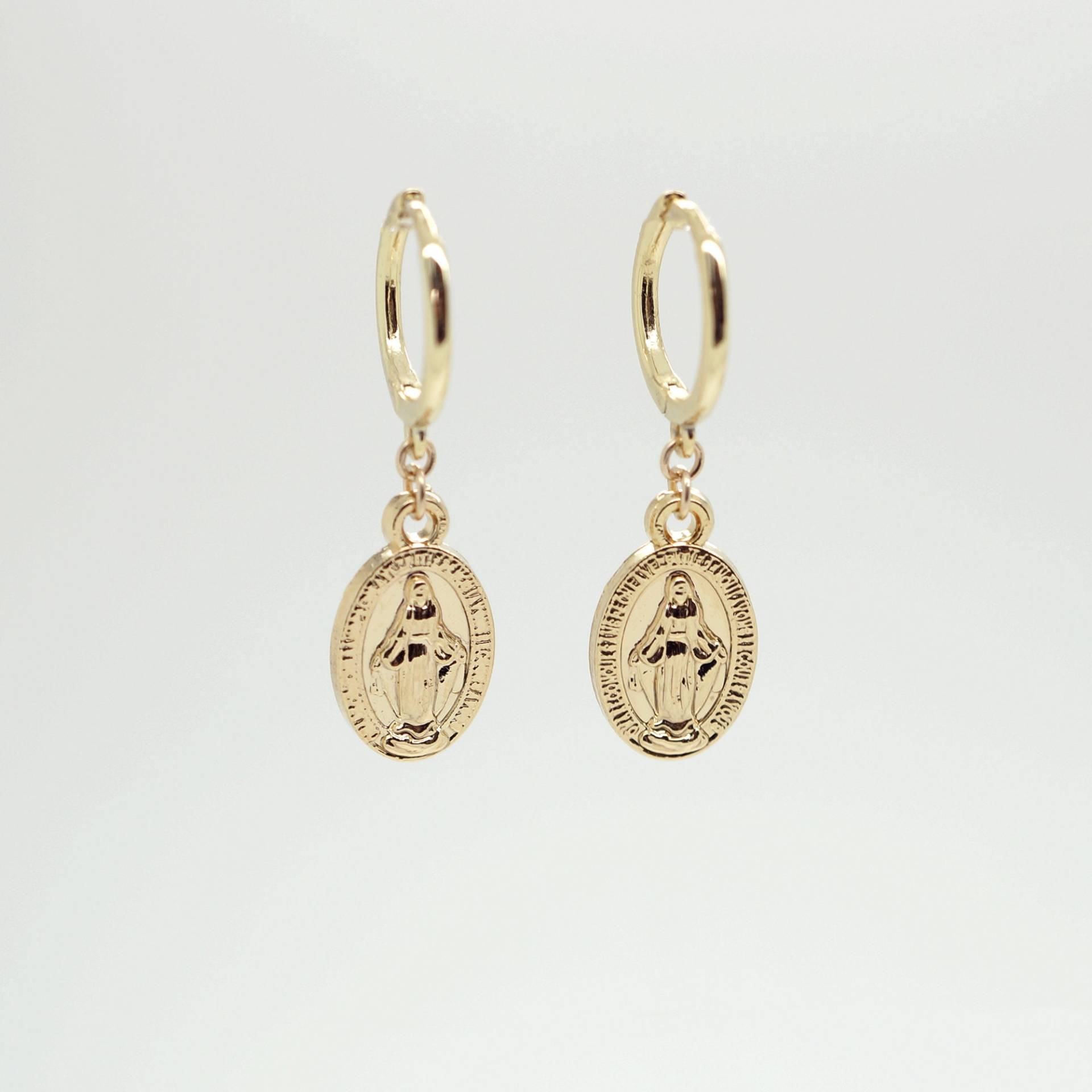 Mini Wundertätige Medaille Mary Baumeln-Ohrring Mini Wundertätige Medaille Mary Baumeln-Ohrring von ConnieMoonJewelry