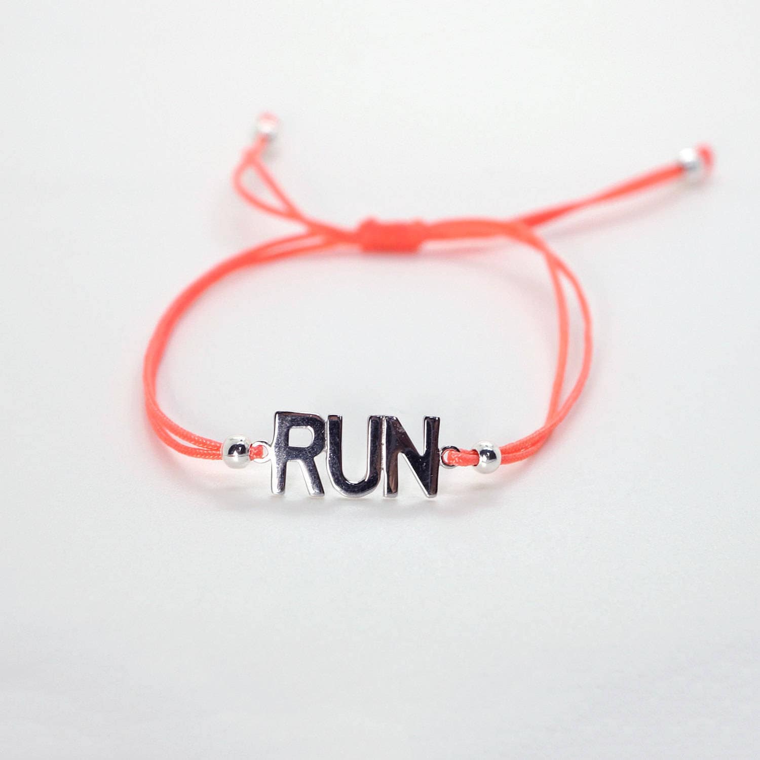 Run Charm Verstellbares Schnurarmband Run Charm Verstellbares Schnurarmband von ConnieMoonJewelry
