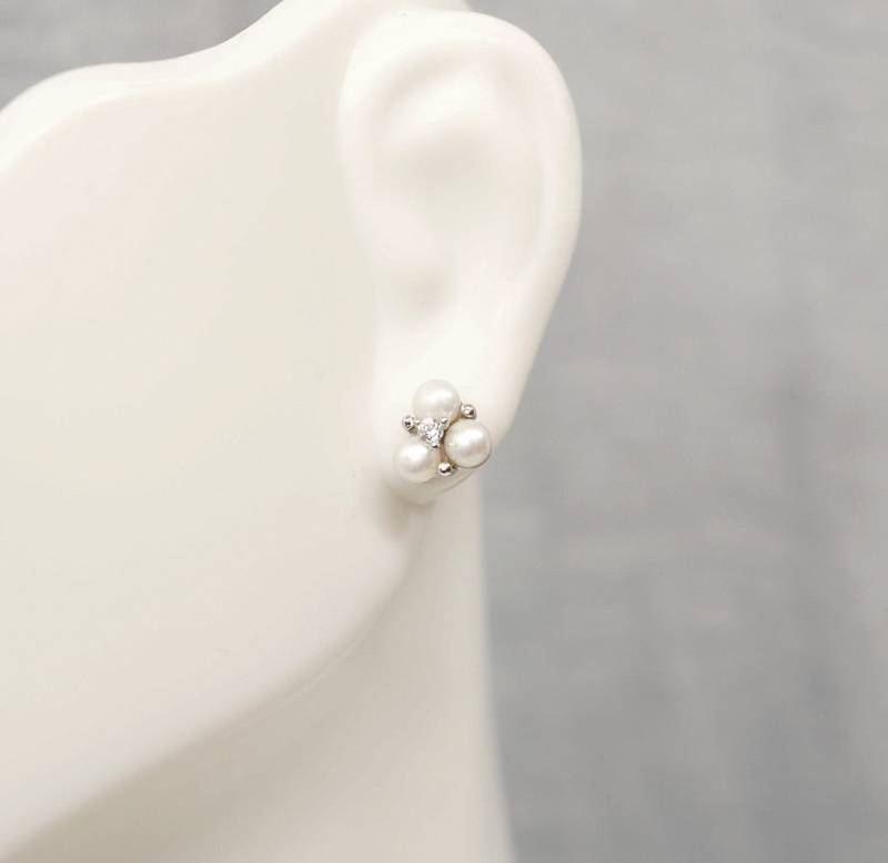 sterling Silber Cz Süßwasser Tri Perlen Ohrstecker sterling Silber Cz Süßwasser Tri Perlen Ohrstecker von ConnieMoonJewelry