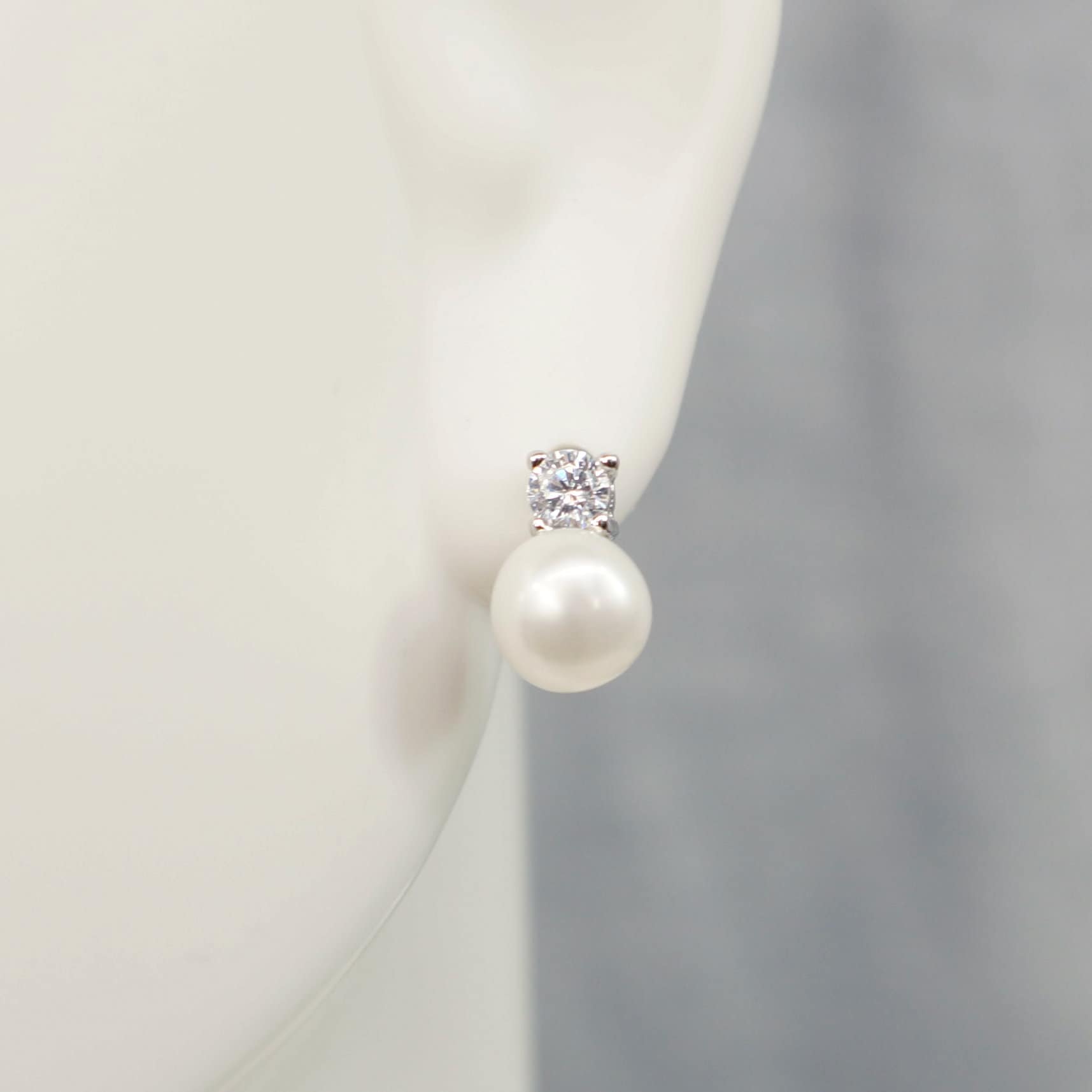 sterling Silber Kleine Cz Und Süßwasser Perle Ohrstecker sterling Silber Kleine Cz Und Süßwasser Perle Ohrstecker von ConnieMoonJewelry