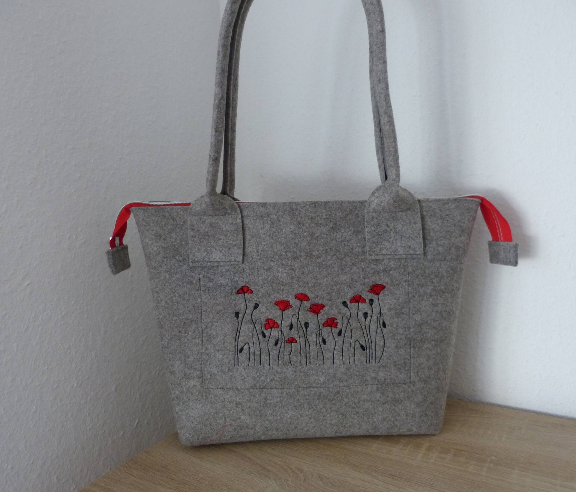 Filztasche "Rote Mohnblume" von ConnysKleineNaehwelt